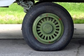 В Симферополе приземлился самолет с поломанным шасси