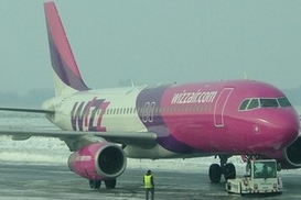 Укртатнафта отказалась заправлять самолеты Wizz Air из-за хамского обращения с украинцами