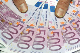 Евро продолжает дешеветь на межбанке