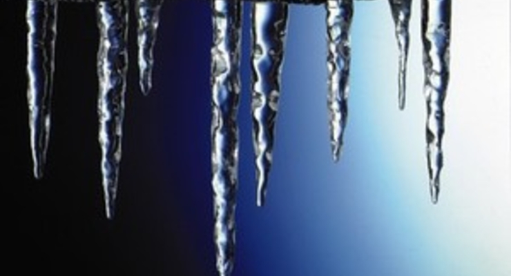 МЧС просит украинцев не ходить под крышами домов и балконами