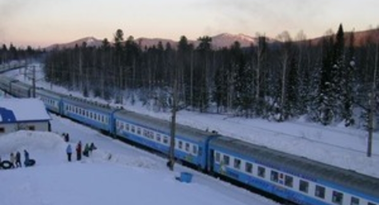 Из-за сильных снегопадов в Украине опаздывают поезда