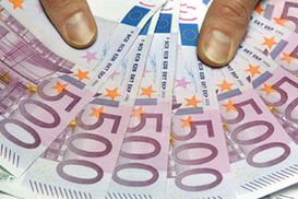 Евро продолжает дешеветь на межбанке (на 11:22)