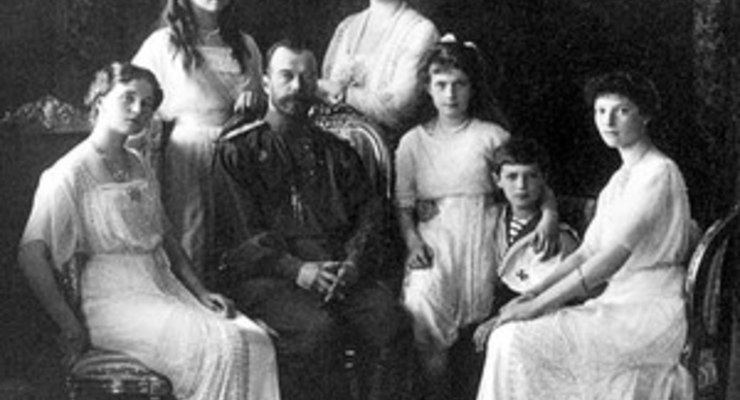 Мебель династии Романовых продали с аукциона