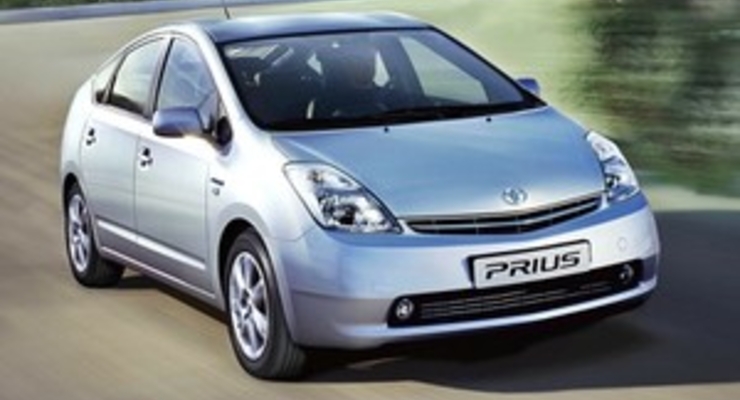 Toyota показала автомобиль, заряжающийся от розетки (ФОТО)