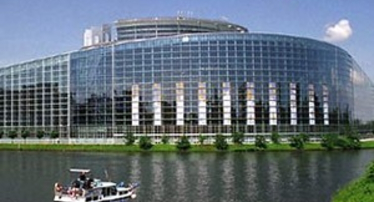 В Европарламенте обвалился потолок