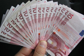 Курсы обмена наличных валют в 12 крупнейших банках Украины (на 15:30 07.12.2009)