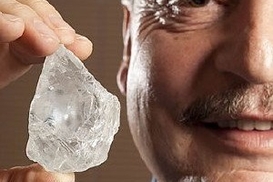 Бриллиант размером с куриное яйцо продадут за 30 миллионов долларов (ФОТО)