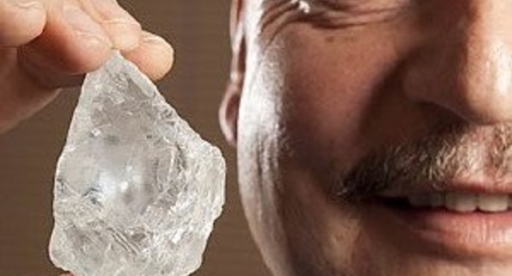 Бриллиант размером с куриное яйцо продадут за 30 миллионов долларов (ФОТО)