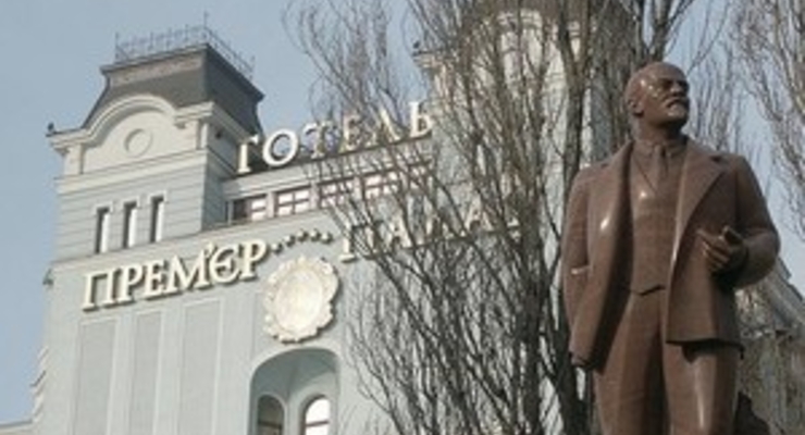 Реставрированный памятник Ленину на Бессарабке облили краской