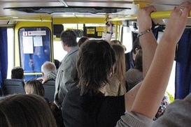 В Харькове автомобиль врезался в маршрутку: пострадали 11 человек