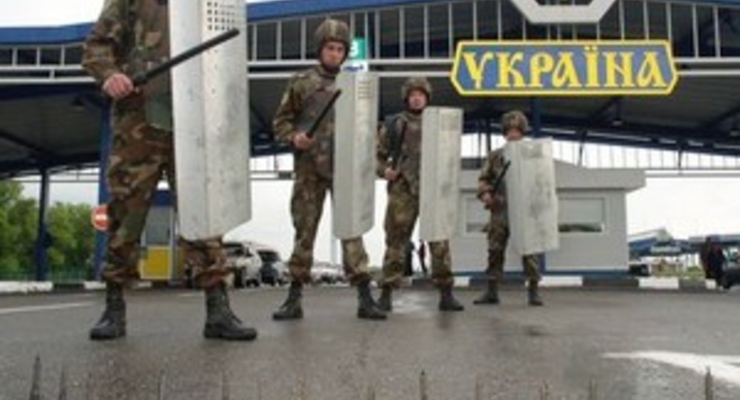 Пограничники не выпускают украинцев, не выплативших кредит