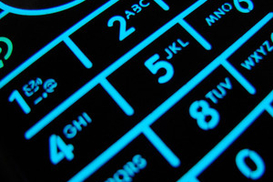 Нелегальные мобильники начнут отключать по графику