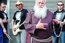 Итальянский монах уходит из хеви-металл группы (ФОТО)