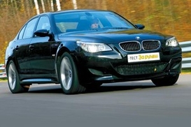 В результате аварии в Киеве женщина вылетела через лобовое стекло