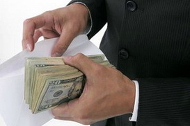 Кризис уменьшил количество взяток в Украине