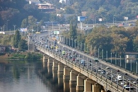 На мосту Патона ограничат движение