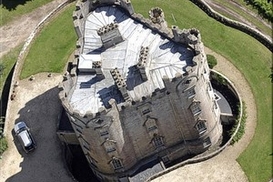 Николас Кейдж продаст свой замок (ФОТО)