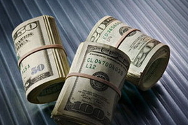 Курс доллара на межбанке продолжает снижаться