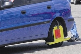 Кабмин вернет блокираторы колес и наставит везде паркоматы