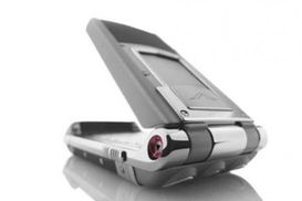 Vertu представил телефон-«раскладушку» (ФОТО)