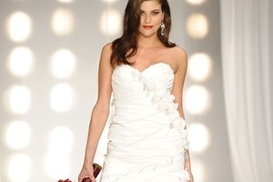 В Нью-Йорке показали свадебное платье за 500 тысяч долларов (ФОТО)