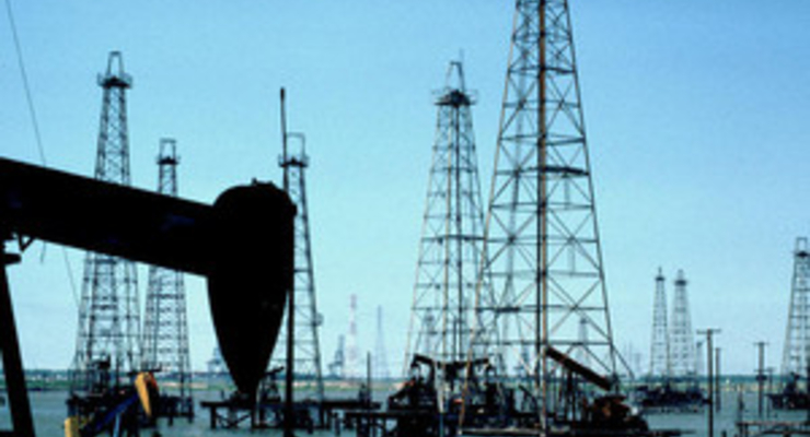 Нефть подешевела более чем на три доллара