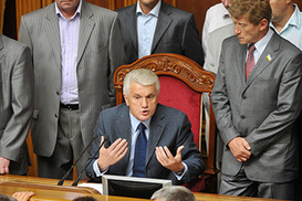 Литвин потребует от Партии регионов заплатить за сломанный микрофон