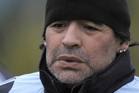 У Марадоны забрали бриллиантовые серьги в счет долгов (ФОТО)