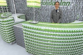 Американец построил гостиницу из пластиковых карт (ФОТО)