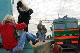 Глава Секретариата Президента поехала на рабочую встречу на…электричке