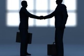 Студент нашел работу, вывесив огромное резюме на крыше дома (ФОТО)