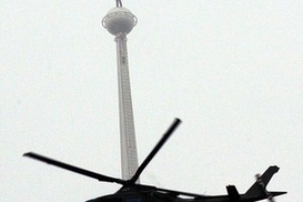 «Человек-паук» Алан Робер взобрался на башни Петронас (ФОТО)