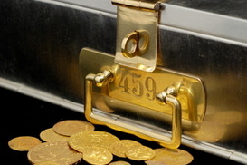 Швейцарские банки продолжают сдавать клиентов