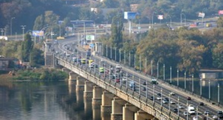 На мосту Патона изменят график движения