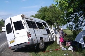 В Крыму перевернулась маршрутка: 1 человек погиб  (фото)