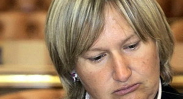Лужков зарабатывает в тысячу раз меньше жены