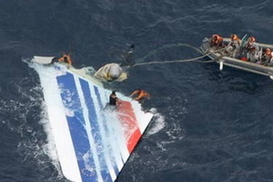 Французы обнаружили черные ящики с разбившегося самолета