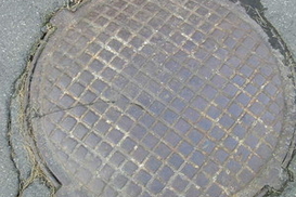 На Троещине фонтан из прорвавшей трубы затопил 4 этажа