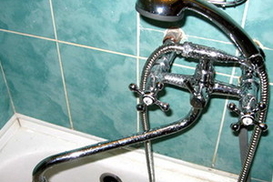 В четырех районах столицы отключили горячую воду