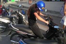 Водителям скутеров необходимо получать права