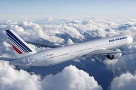 На месте крушения французского самолета найдены еще 3 тела