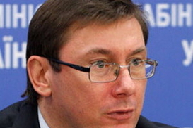 Луценко требует разместить камеры во всех банках