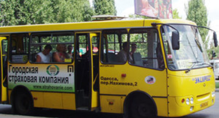 В Киеве перевернулась маршрутка