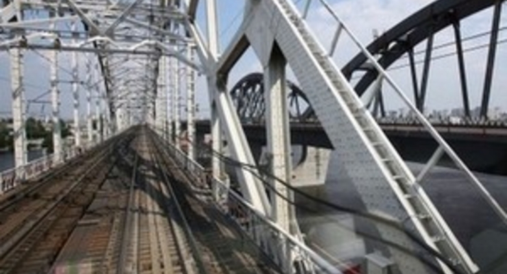 В Киеве приостановлено строительство Дарницкого моста