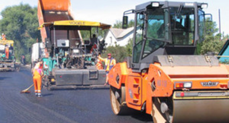 В Сумах гаишники оштрафовали асфальтоукладчика