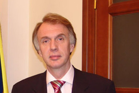Ющенко назвал отставку Огрызко «несвоевременной и безосновательной»