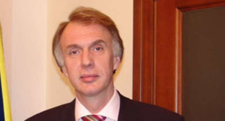 Ющенко назвал отставку Огрызко «несвоевременной и безосновательной»