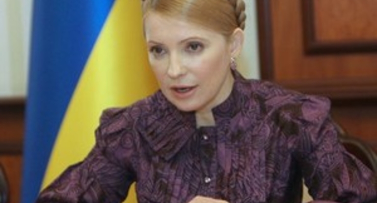 Тимошенко: Гривню валят, чтобы ввести в стране чрезвычайное положение
