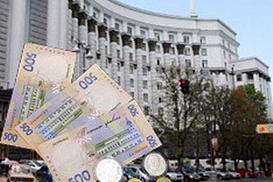 Кабмин урезал себе зарплату вдвое