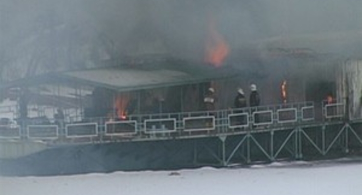 В столичном Гидропарке произошел пожар (фото)